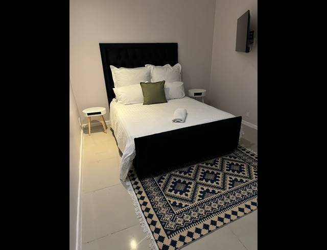 9 BEDROOM FREESTANDING FOR SALE IN TABLE VIEW